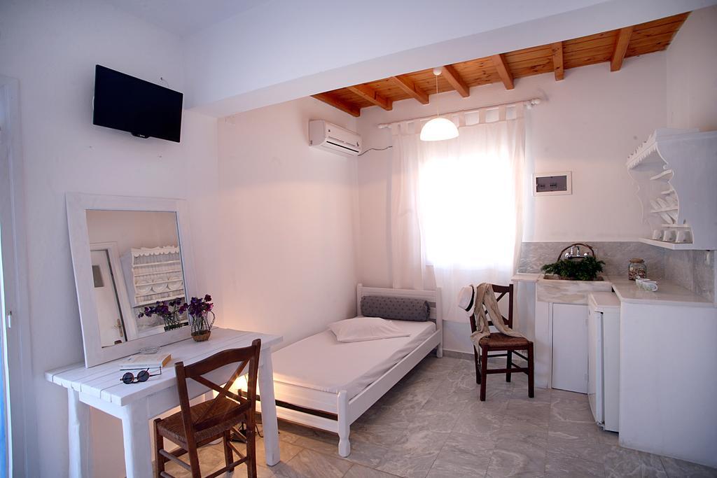 Voula Apartments & Rooms 투를로스 객실 사진