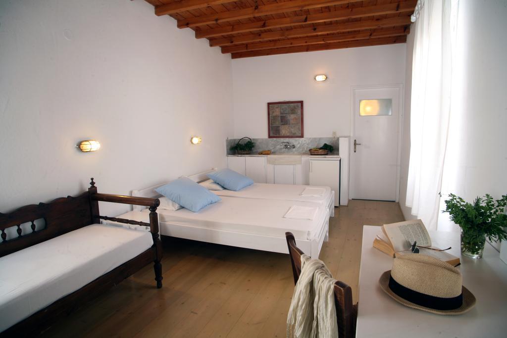 Voula Apartments & Rooms 투를로스 객실 사진